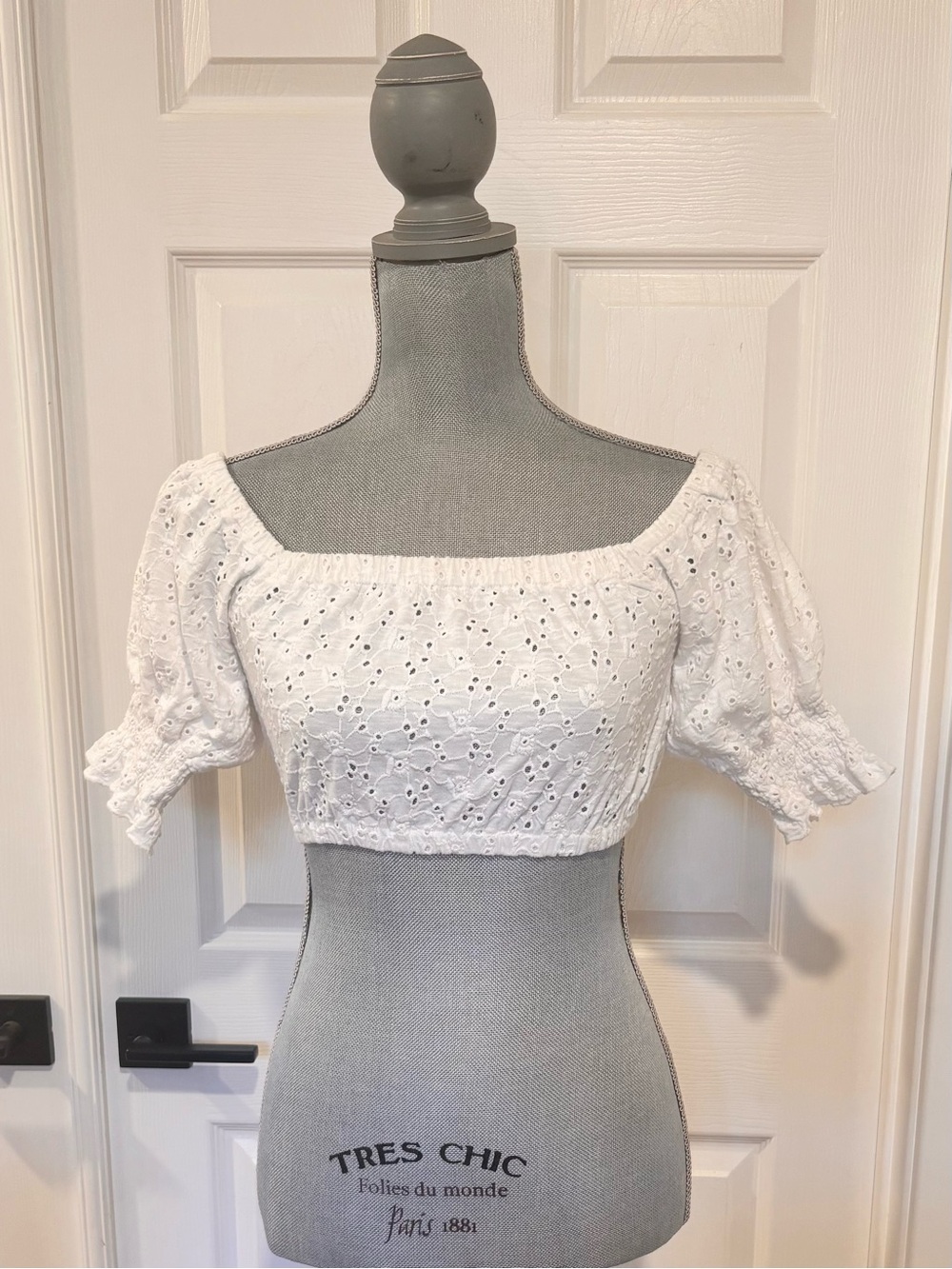 Billabong Summer Girl White Eyelet Crop Top Off The Shoulder SIZE SMALL